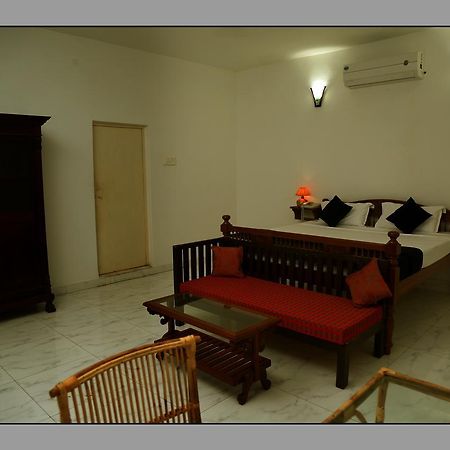 Le Capucin Hotel Puducherry Eksteriør billede