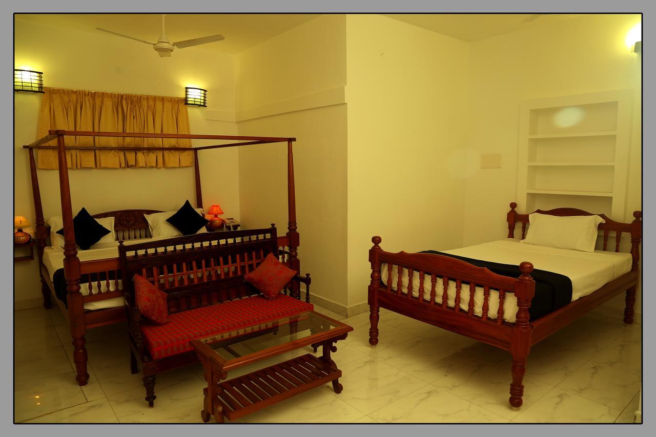 Le Capucin Hotel Puducherry Eksteriør billede
