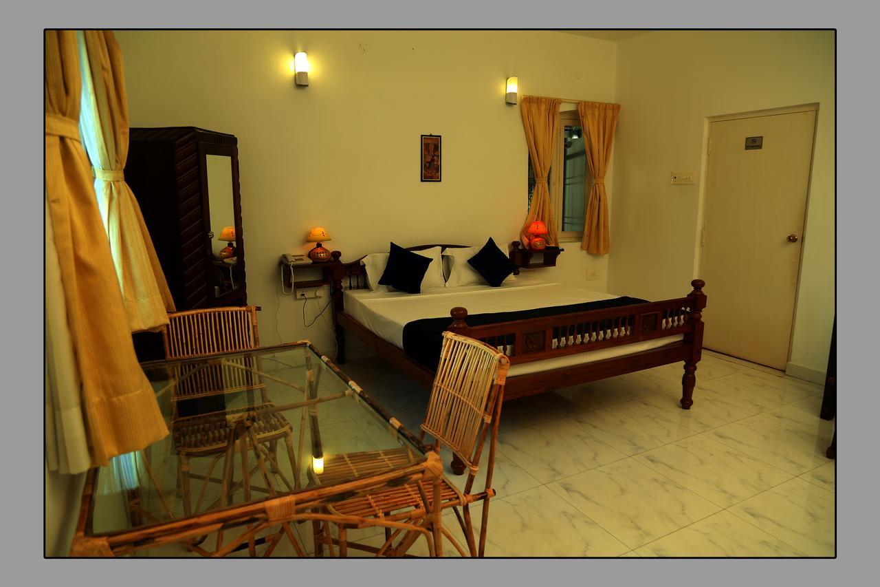 Le Capucin Hotel Puducherry Eksteriør billede