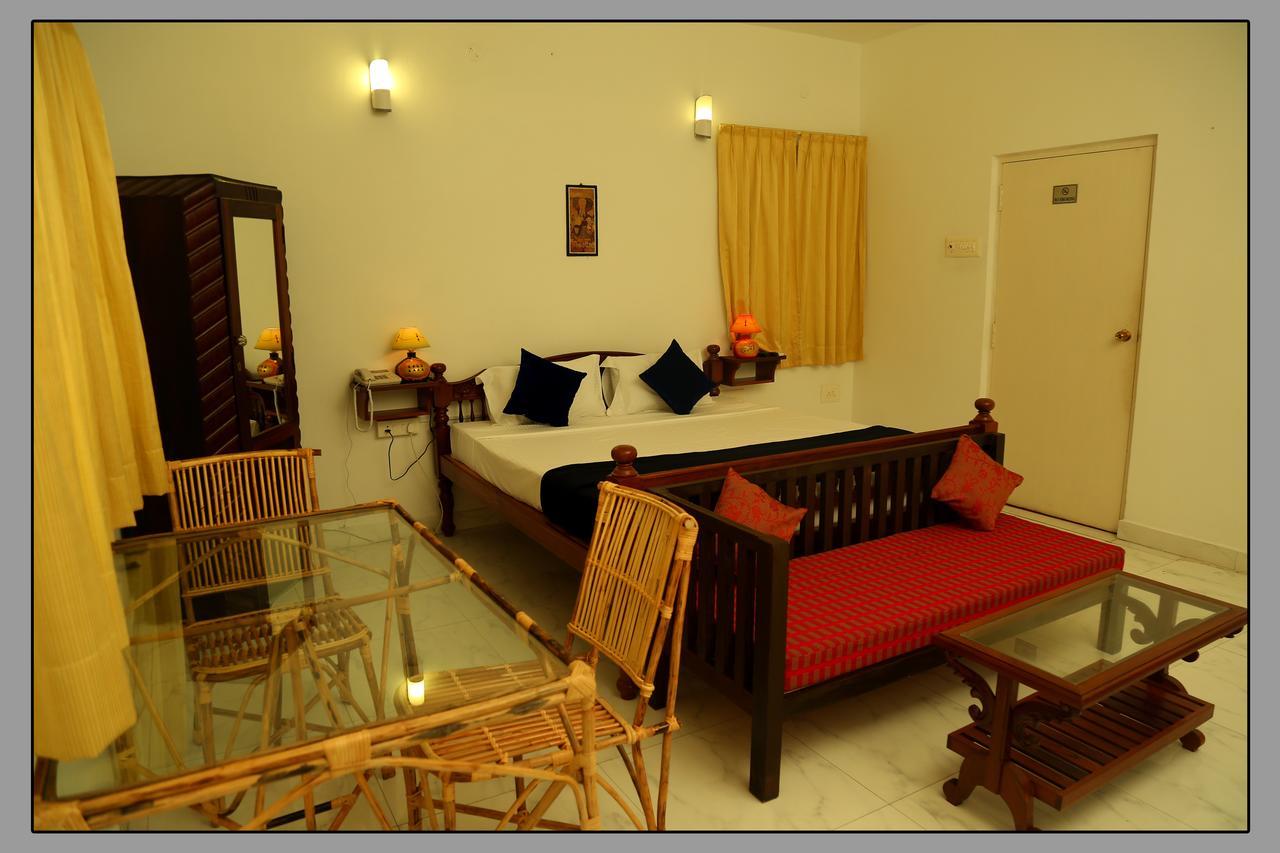 Le Capucin Hotel Puducherry Eksteriør billede